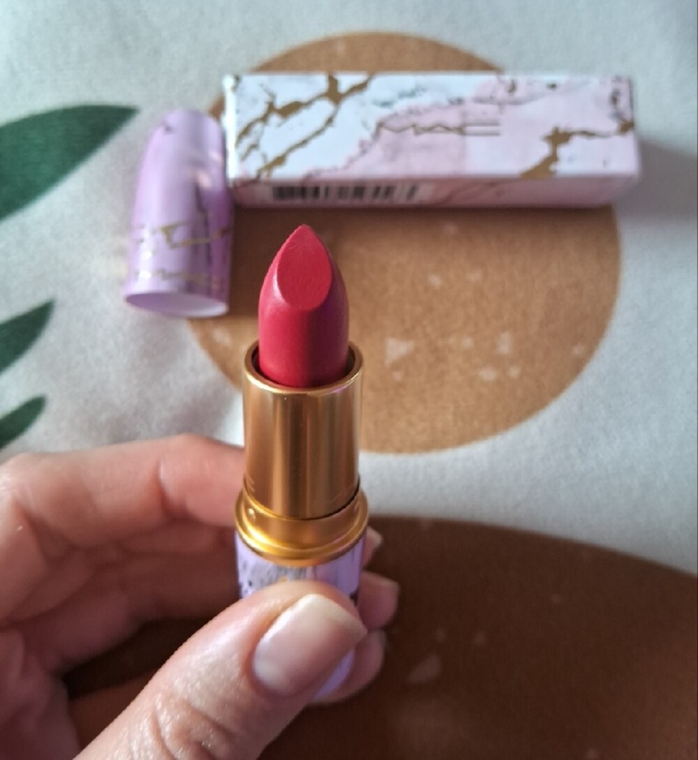 MAC Lipstick, Special Pink & Gold Marble Edition. Ruby Woo - Picture 4 of 5